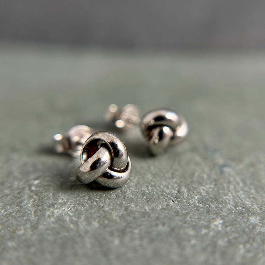 Knot Studs, 6.5mm