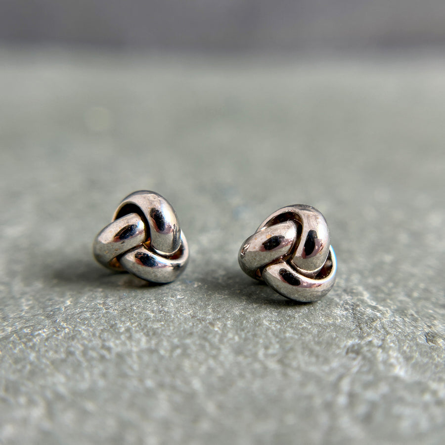 Knot Studs, 6.5mm