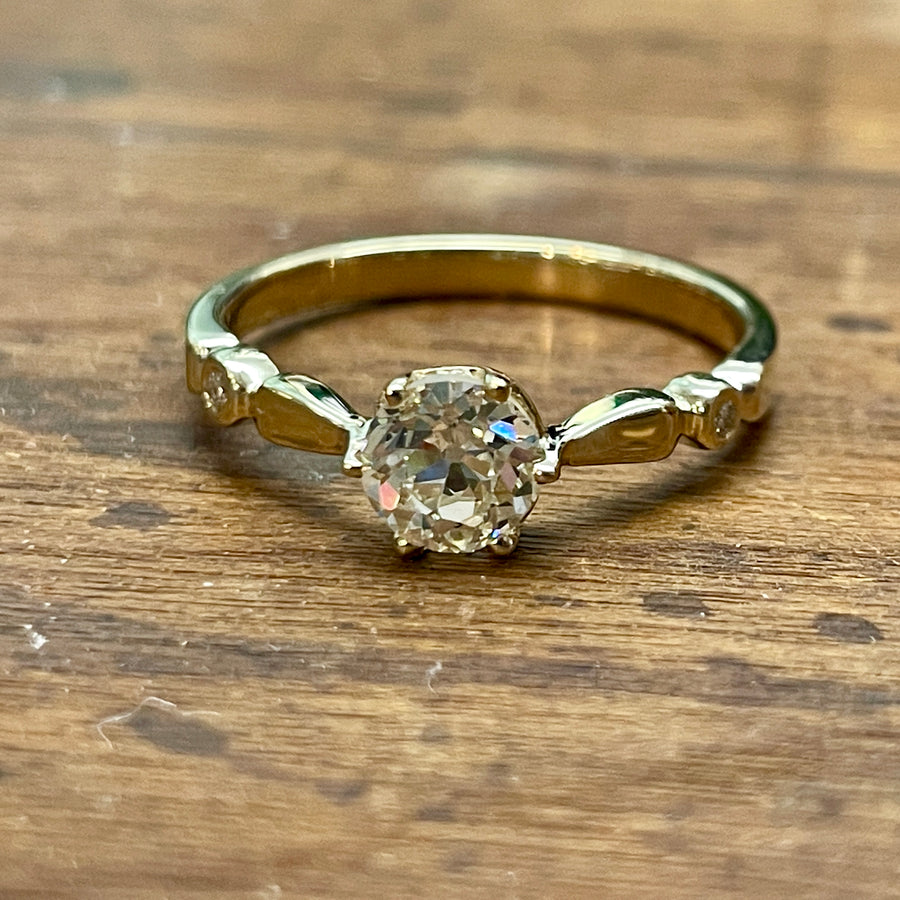 Juliet Ring w Transitional Diamond